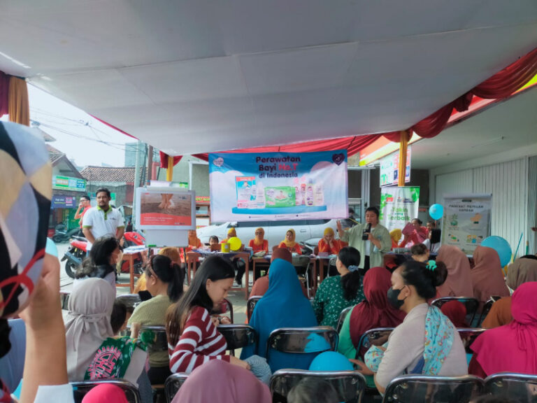 Alfamart dan Cussons Ajak Para Ibu di Bandung untuk Peduli Lingkungan Melalui Program Alfamart Sahabat Posyandu