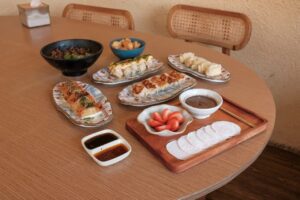 Okosan Gyoza: Rekomendasi Kuliner Khas Jepang di Bandung dengan Konsep Open Kitchen