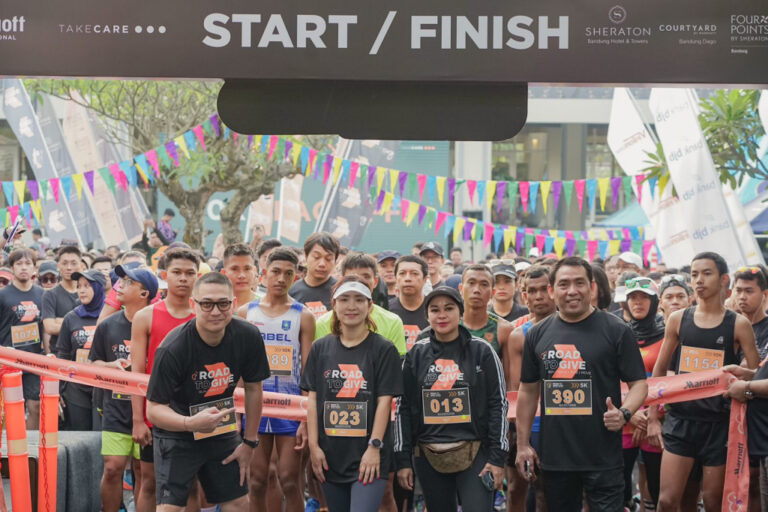 1000 Pelari Bersatu Untuk Amal  di Ajang Charity Run ‘Road To Give’ Bandung 2023