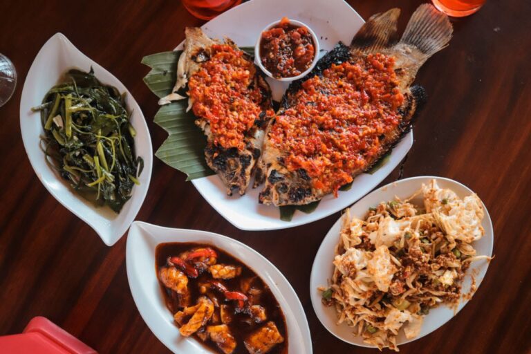 Rekomendasi Tempat Makan Sunda di Bandung, Gubug Mang Engking Hadir di Kiara Artha Park, Lengkap dengan Harganya