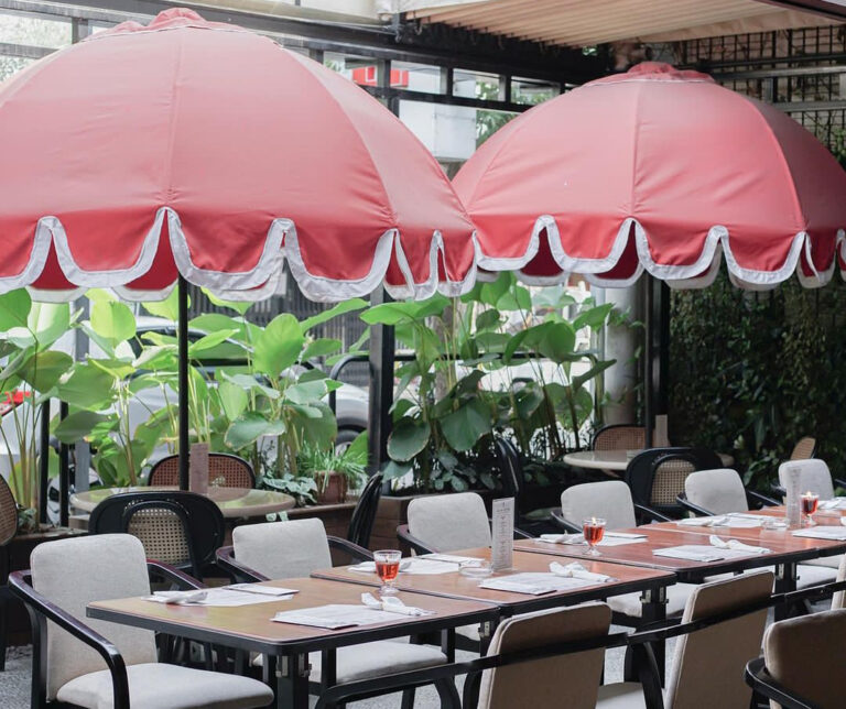 100 Tahun Sajikan Kehangatan, Restoran Braga Permai Bandung Menyajikan Kembali Menu Signature Tahun 1950-an