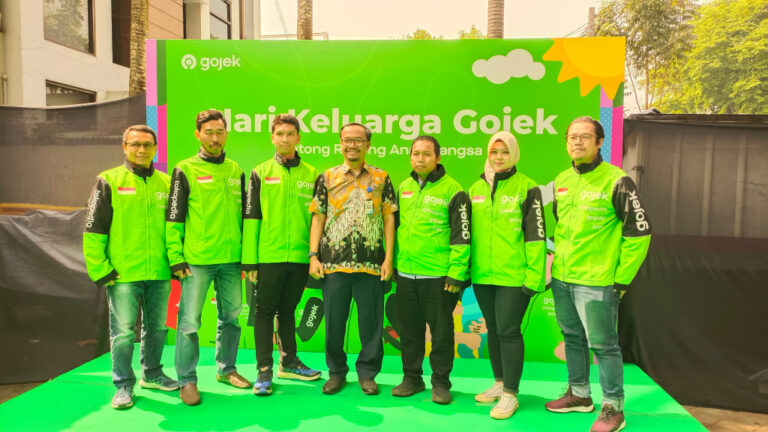 Gojek Luncurkan Jaket Baru Mitra Driver di Bandung, Simbol Gotong Royong Anak Bangsa untuk Indonesia