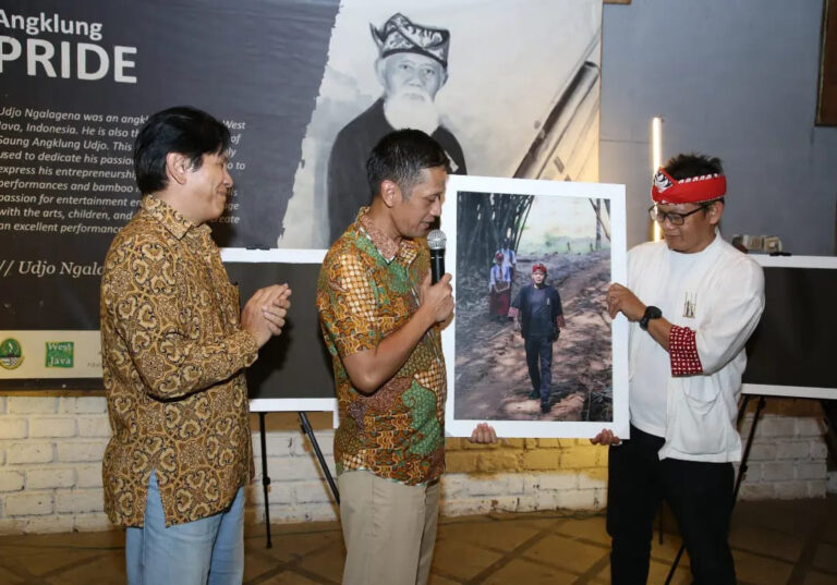 Komunitas Semut Foto (KSF) Kolaborasi dengan Saung Angklung Udjo Menggelar Pameran Foto dengan Tema Satu Gambar Seribu Cerita
