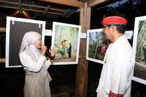 Komunitas Semut Foto (KSF) Kolaborasi dengan Saung Angklung Udjo Menggelar Pameran Foto dengan Tema Satu Gambar Seribu Cerita Komunitas Semut Foto (KSF) Kolaborasi dengan Saung Angklung Udjo Menggelar Pameran Foto dengan Tema Satu Gambar Seribu Cerita