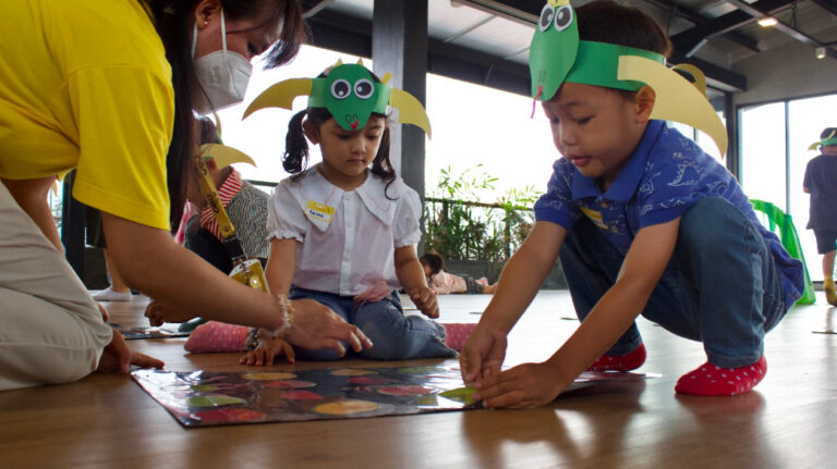 SoKlin Lantai Bekali Orang Tua di Bandung Cara Bermain Sederhana Untuk Stimulasi Perkembangan Anak