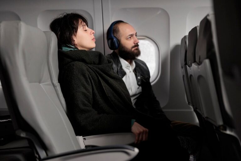 Barotrauma: Rasa Sakit pada Telinga saat Naik Pesawat