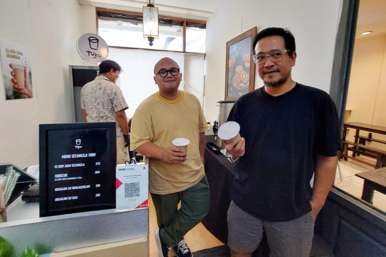 Toko Kopi Tuku Bertamu ke Bandung dan Berkolaborasi Dengan Usaha Lokal Setempat, Salah Satunya Warung Kopi Imah Babaturan