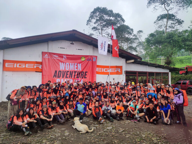 EIGER Adventure Ajak 100 Perempuan Indonesia Rayakan Hari Kartini di Puncak Gunung Kembang