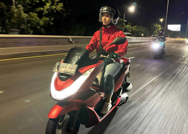 Selalu Cari Aman Saat Berkendara Sepeda Motor untuk Semua Kartini di Indonesia