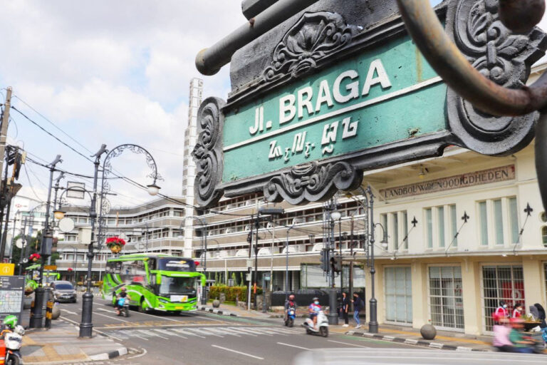 Jalan Braga Bebas Kendaraan Mulai Bulan Mei, Pj Wali Kota Bandung Minta Dukungan Masyarakat Soal Braga Free Vehicle