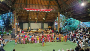 Tempat Wisata Bandung Saung Angklung Udjo Tempat Wisata Bandung Saung Angklung Udjo