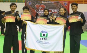 Lima mahasiswaUTB berhasil meraih medali dalam Perlombaan Silat Tingkat Internasional. Foto: UTB