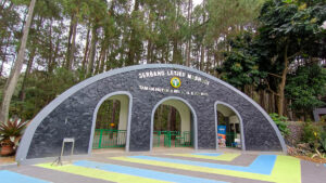 9 Rekomendasi Tempat Wisata Bandung yang Sejuk, Lengkap dengan Alamat dan Harga Tiket Masuk, Bikin Kamu Auto Gak Mau Pulang 9 Rekomendasi Tempat Wisata Bandung yang Sejuk, Lengkap dengan Alamat dan Harga Tiket Masuk, Bikin Kamu Auto Gak Mau Pulang