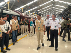 PT KAI Daop 2 Sambut Delegasi ARCEO Conference ke-44 di Stasiun Bandung Setelah Menikmati Kereta Wisata Panoramic
