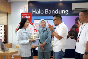 Hari Pelanggan Nasional, Manajemen Telkomsel Regional Jabar Layani Langsung Pelanggan Setia