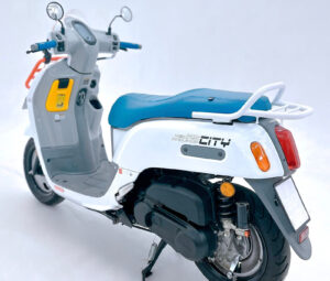 Modifikator Asal Bandung Modifikasi Yamaha Fazzio Hybrid Tampil Retro Futuristic Ala Skutik Kalcer yang Kental dengan Japan Vibes