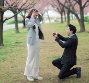 Momen Romantis di Negeri Sakura: Luna Maya Dilamar Maxime Bouttier di Jepang