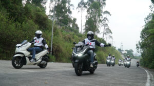 Merasakan Nyamannya Touring Terkoneksi Bersama New Honda PCX160 RoadSync