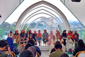 The Runway 2025: Panggung Bergengsi 32 Desainer Indonesia dan Internasional Tampilkan Wastra Nusantara di Bandung