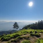 Gunung Pangradinan: Pesona Sabana Eksotis di Ujung Bandung yang Wajib Dikunjungi Gunung Pangradinan: Pesona Sabana Eksotis di Ujung Bandung yang Wajib Dikunjungi