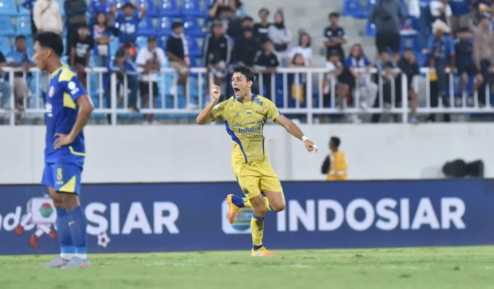 Drama 10 Pemain! PERSIB Bungkam Arema di Menit Terakhir, Barba Jadi Pahlawan