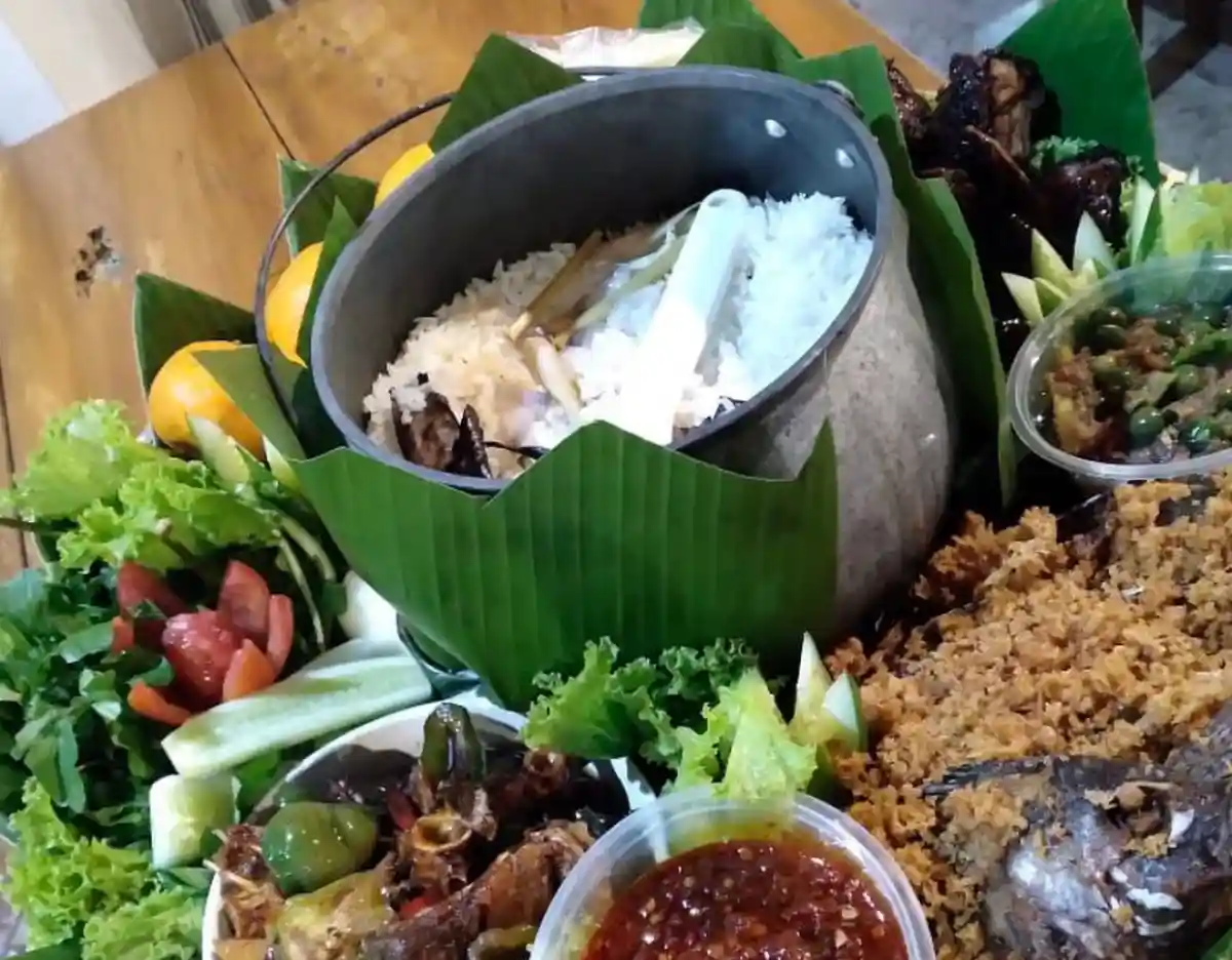 Rekomendasi Tempat Makan Enak Dekat Stasiun Padalarang