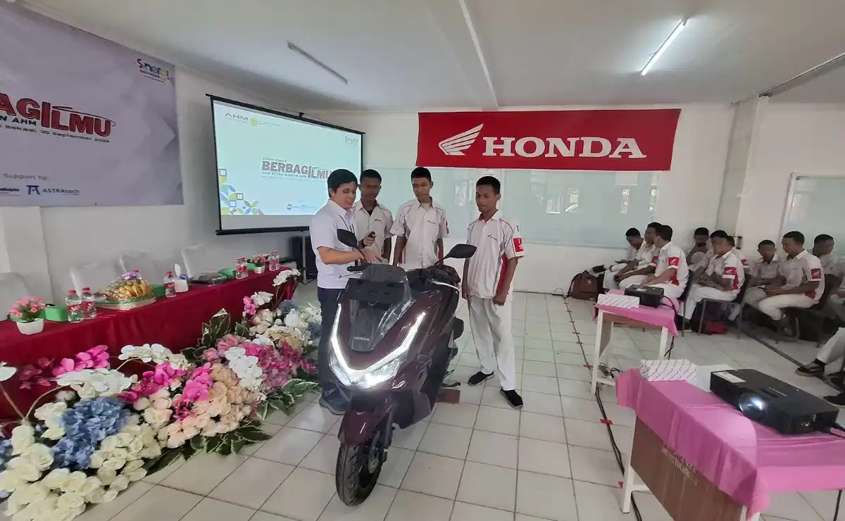 Astra Honda Berbagi Ilmu bersama SMK Bisnis dan Teknologi Bekasi