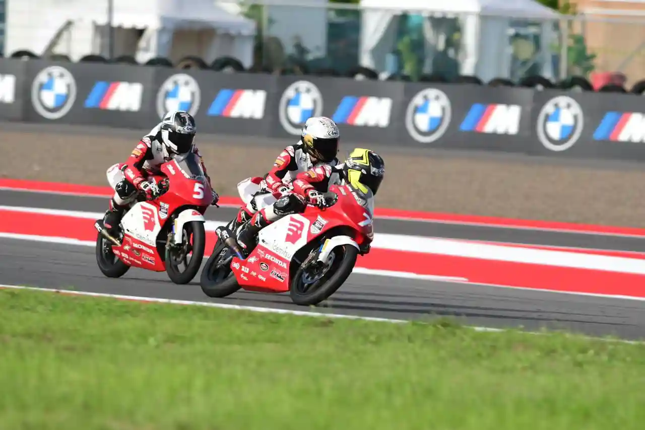 Melesat Kencang, Pebalap Binaan Astra Honda Nyaris Podium di IATC Mandalika