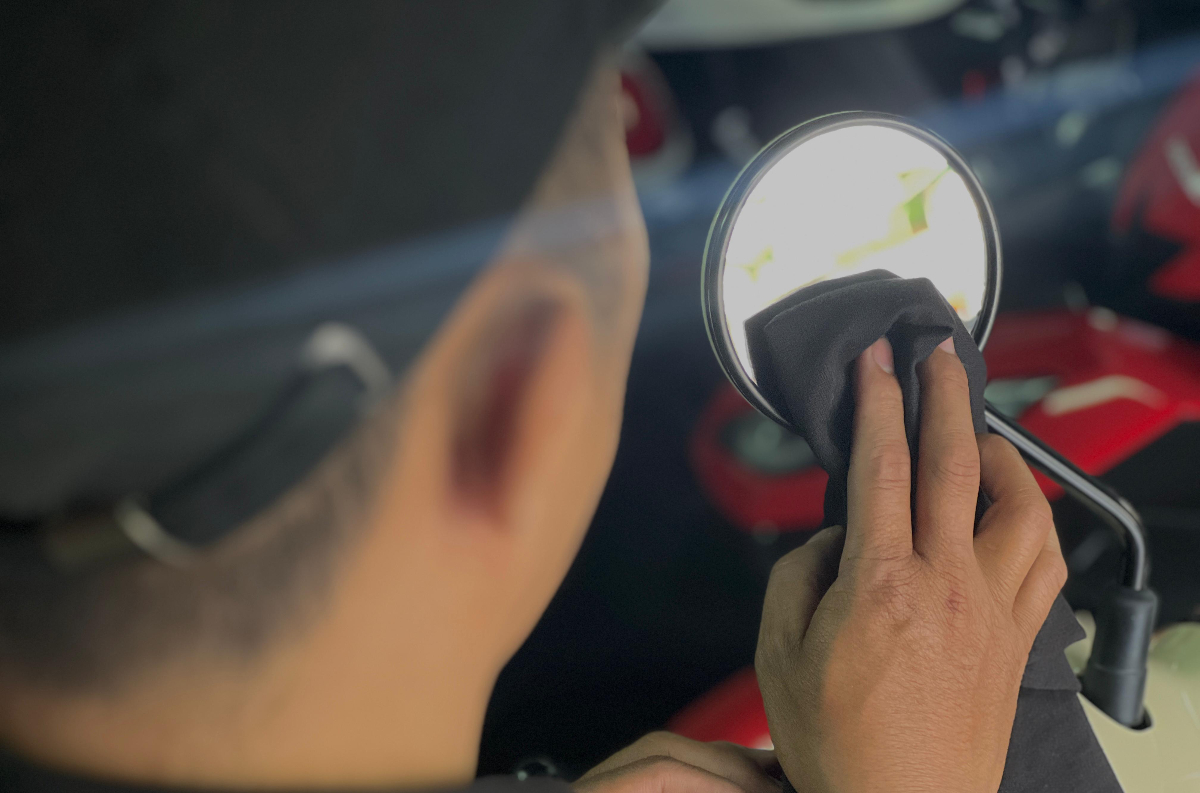 Peran Vital Kaca Spion untuk Keselamatan Berkendara Sepeda Motor