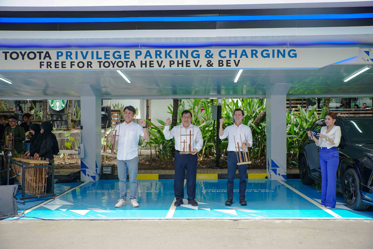Fasilitas Toyota Privilege Parking dan Charging Hadir di Kawasan Hypersquare Paskal, Bandung, Jawa Barat, Komitmen Toyota Memperluas Dukungan kepada Mobilitas Kendaraan Elektrifikasi