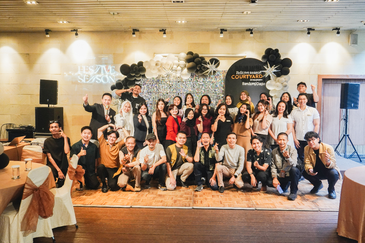 Rayakan Natal Bertema Harmony Christmas dan Tahun Baru Bertema Monochrome di Courtyard by Marriott Bandung Dago