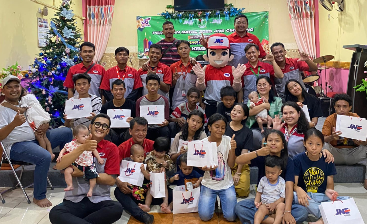JNE Sambut Natal 2025 dengan Aksi Berbagi, Dekorasi Meriah, dan Promo Menarik