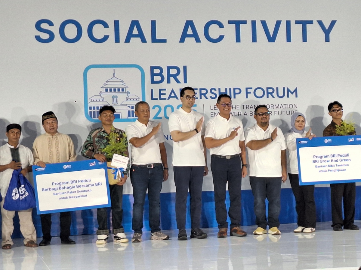 BRI Tanam 3.000 Pohon dan Bagikan 5.000 Paket Sembako di Bandung