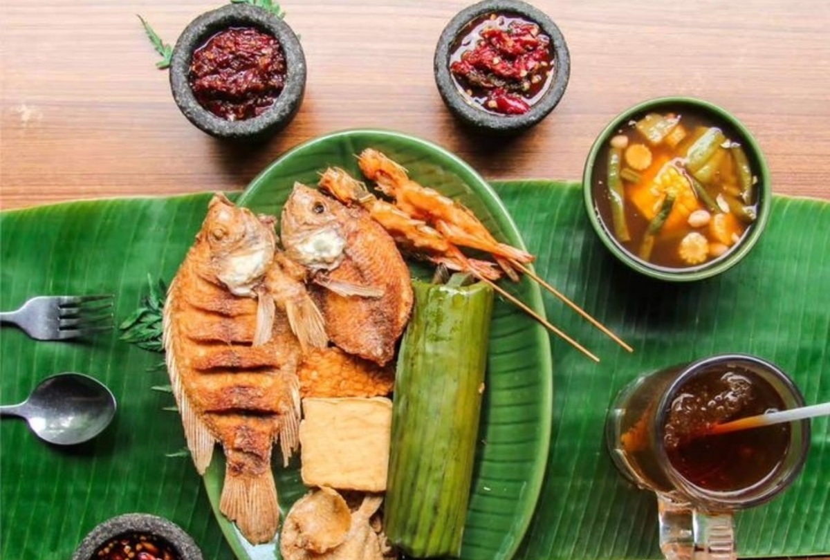 Inilah salah satu sajian menu khas Sunda di Raja Sunda Bandung yang bisa dinikmati para pengunjung. Foto: Instagram @rajasunda_bandung
