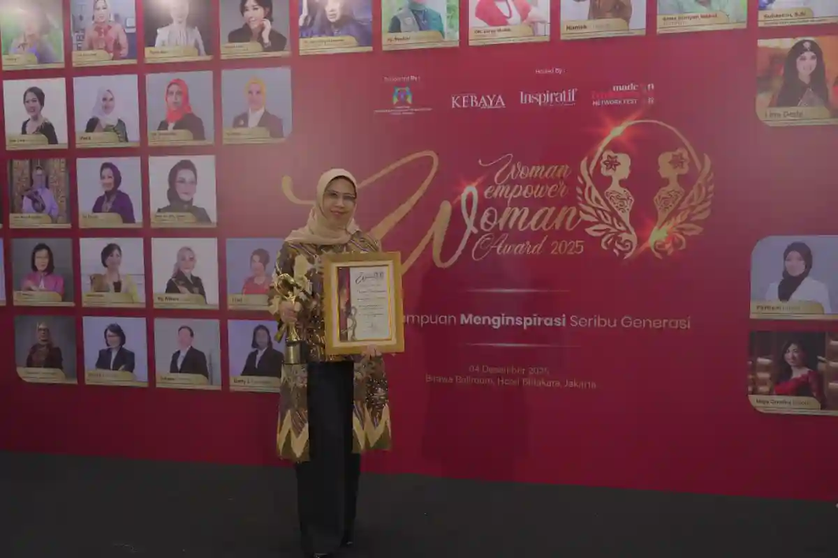 Direktur Pemasaran Bio Farma Raih Women Empower Women Awards 2025