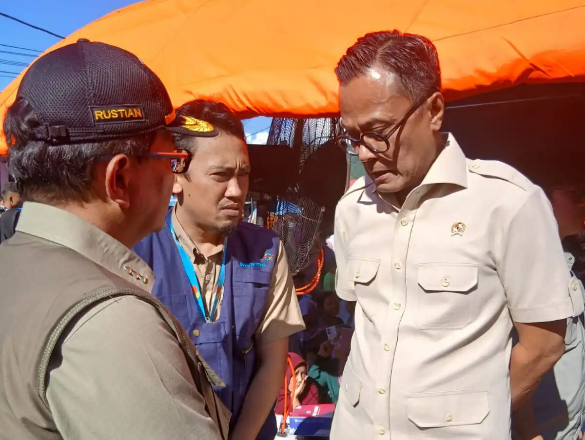 Bio Farma Group Salurkan Bantuan untuk Korban Banjir Bandang dan Tanah Longsor di Sumatera Barat