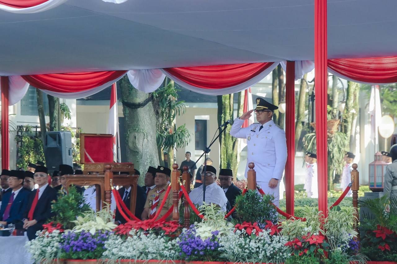 Pemkot Bandung menegaskan status cagar budaya SMAN 1 Bandung tidak dicabut. Sekolah masih berstatus ODCB dan tengah diproses sesuai UU 11/2010.