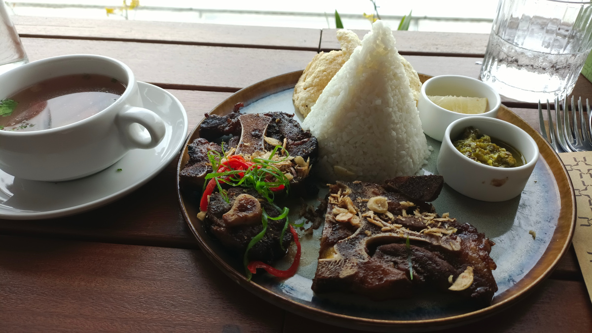 rumamenak Coffee and Eatery, Destinasi Kuliner dan Agrowisata Anggur di Dago Bandung