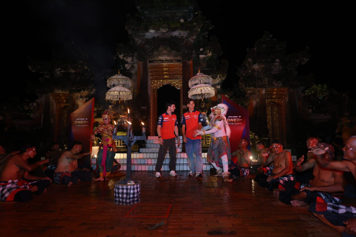 Disambut Tari Kecak, Pebalap Honda di MotoGP Lanjut Kopdar Bareng Bikers Bali.