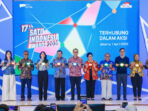 Seremoni Kick-Off 17th SATU Indonesia Awards 2026 oleh dewan juri 17th SATU Indonesia Awards 2026, Chief of Corporate Affairs Astra Boy Kelana Soebroto (tengah), Head of Brand Communications Astra Yudha Prasetya (kiri), dan Penerima Apresiasi SATU Indonesia Awards Tahun 2013 sekaligus Fasilitator Desa Sejahtera Astra Mekanira, Purbalingga, Jawa Tengah, Rizki Dwi Rahmawan (kanan), pada hari ini (1/4).