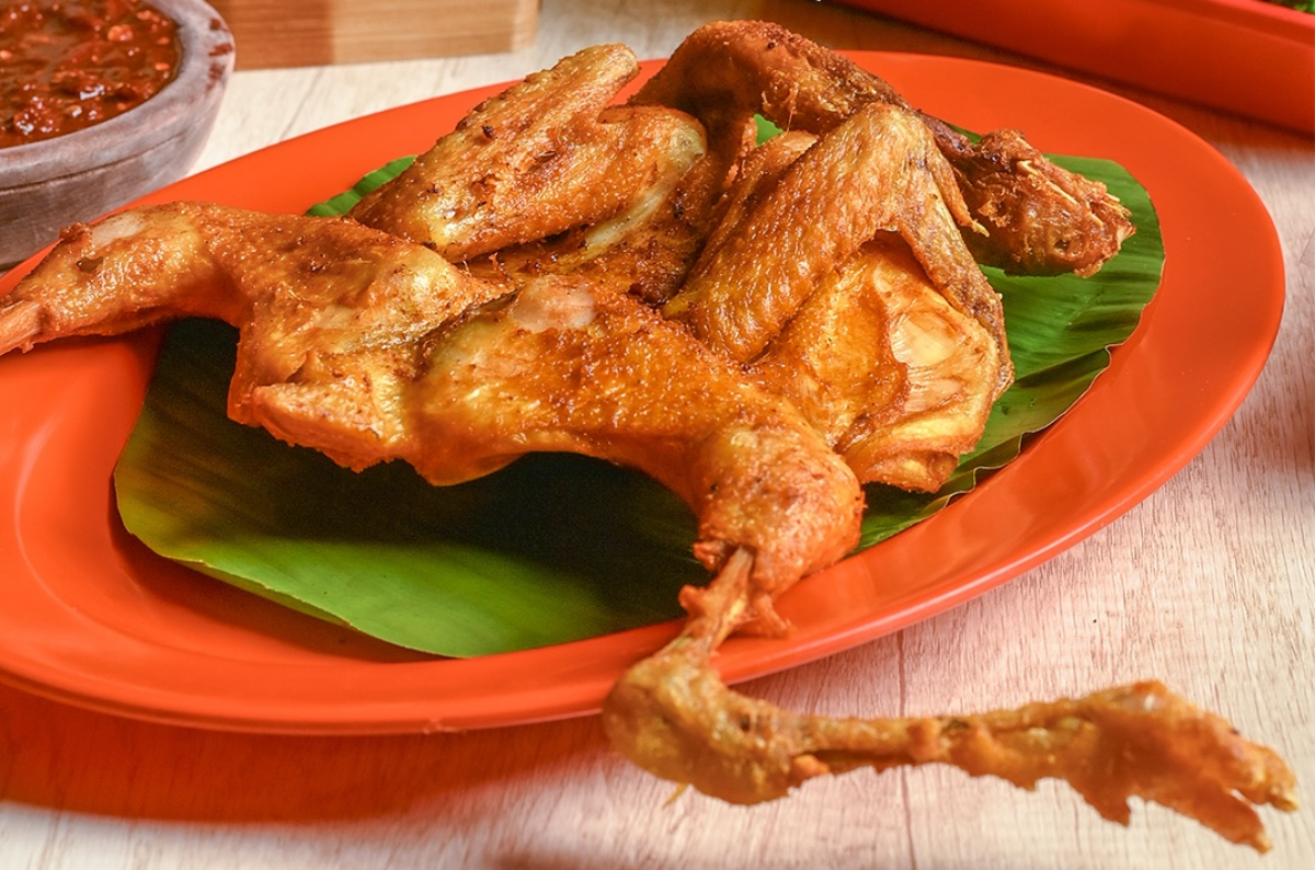 ayam goreng enak di bandung, ayam goreng simpang siliwangi. foto:ig@ayamsimpangsiliwangi