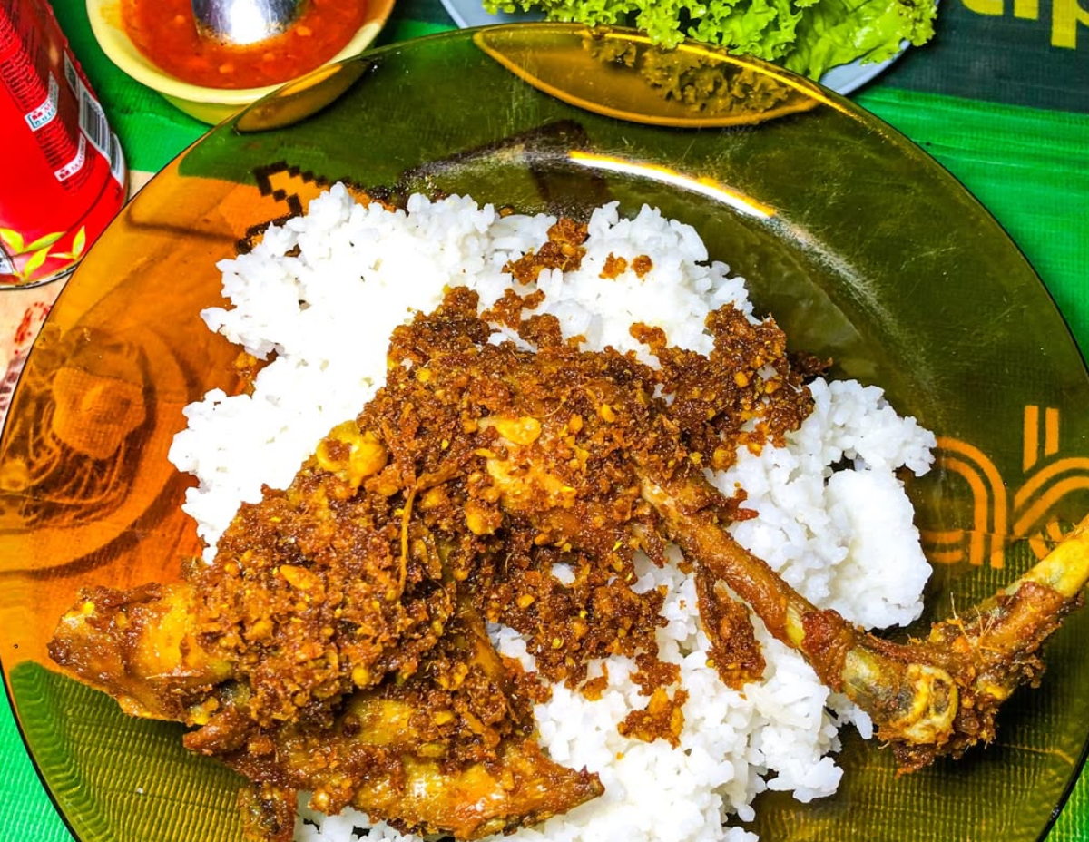 ayam goreng enak di bandung. ayam goreng kurnia. foto: ig@foodgallerybdg