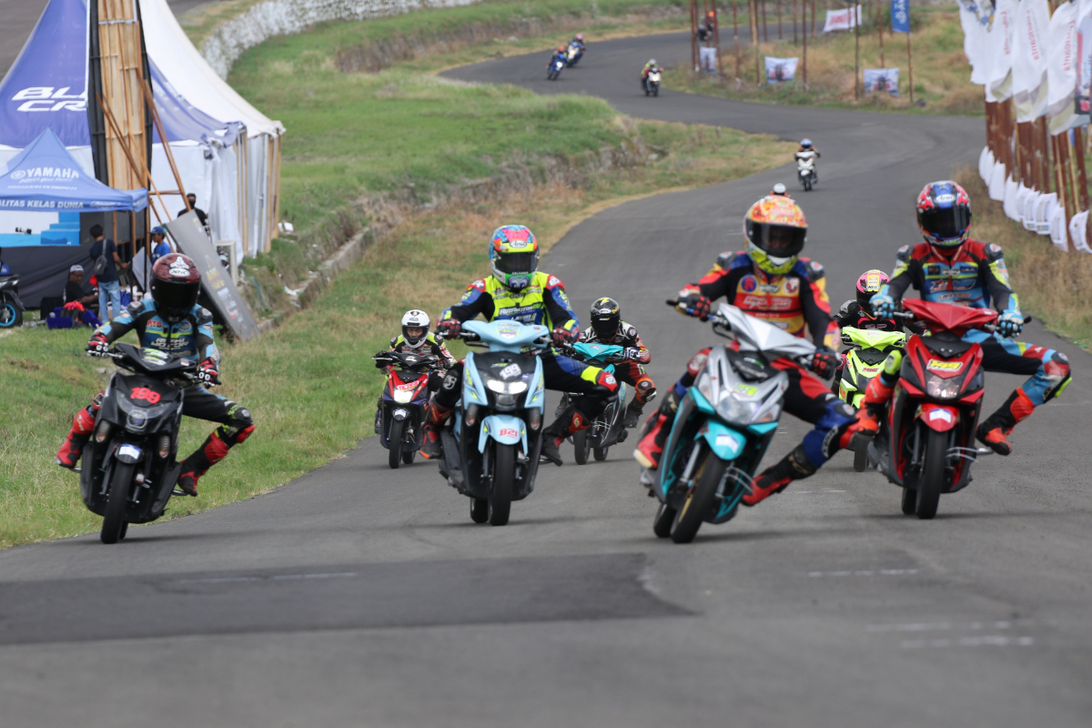 Tradisi Night Race Kembali, Ribuan Penggemar Padati Yamaha Cup Race Sidrap 2026