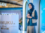 Titi Nurmalasari selaku Head of Communications Lucky Mom Indonesia secara simbolis melakukan peluncuran MAKUKU Slim Luxury Silk Titi Nurmalasari selaku Head of Communications Lucky Mom Indonesia secara simbolis melakukan peluncuran MAKUKU Slim Luxury Silk