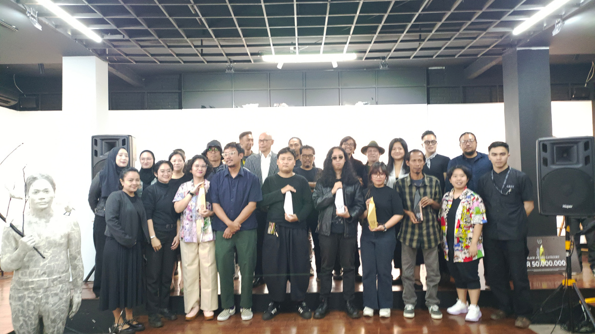 Grey Award 2026 umumkan pemenang terbaik seni rupa kontemporer dengan tema monokrom hitam-putih di Grey Art Gallery Bandung.