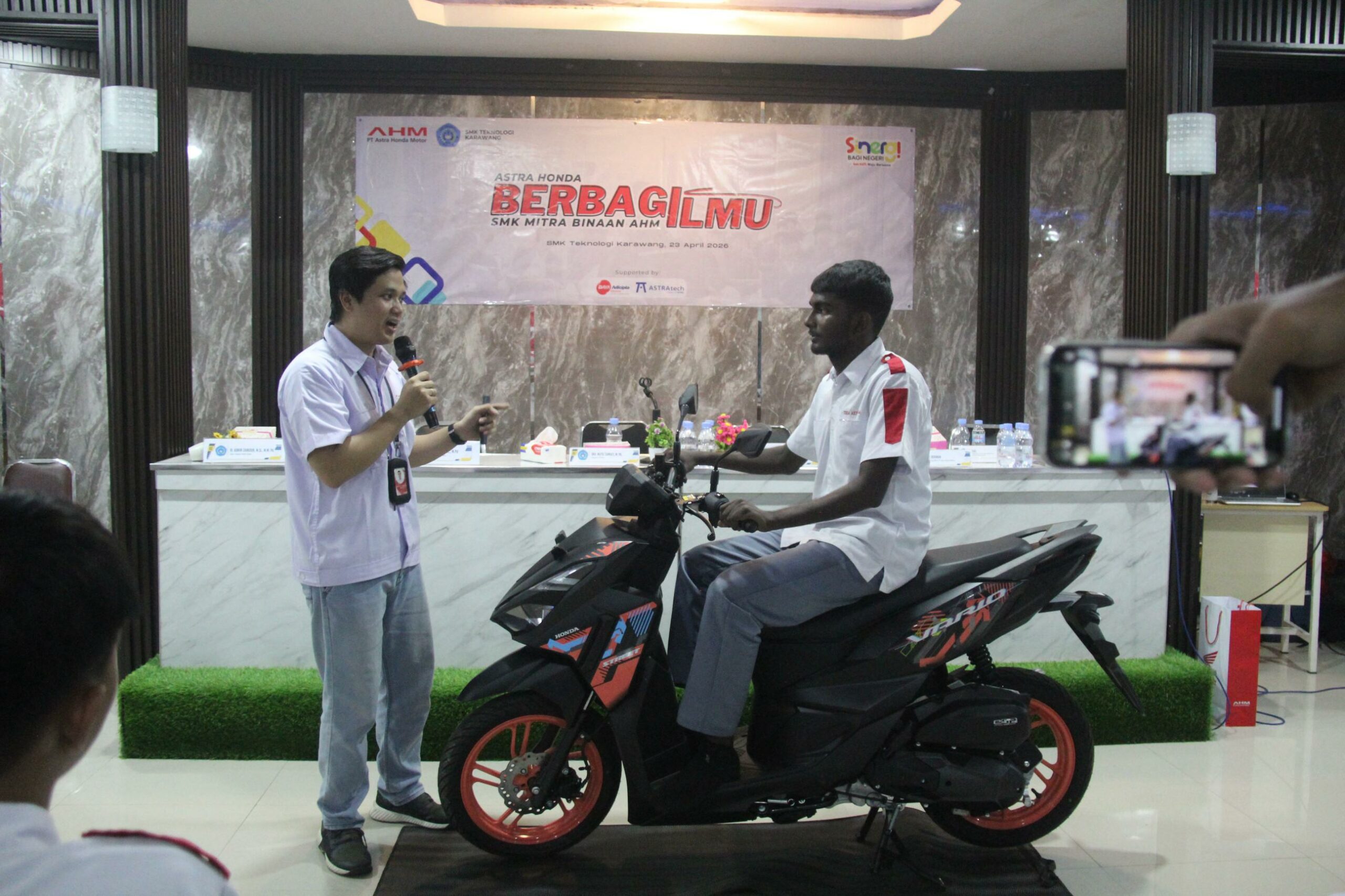 Astra Honda Berbagi Ilmu, Perkuat Kompetensi Siswa SMK Teknologi Karawang