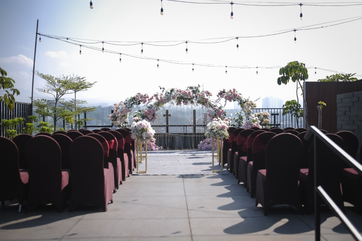 Zest Sukajadi Bandung Perkenalkan Venue Wedding Baru Rooftop Lantai 9 dengan Panorama Kota Bandung