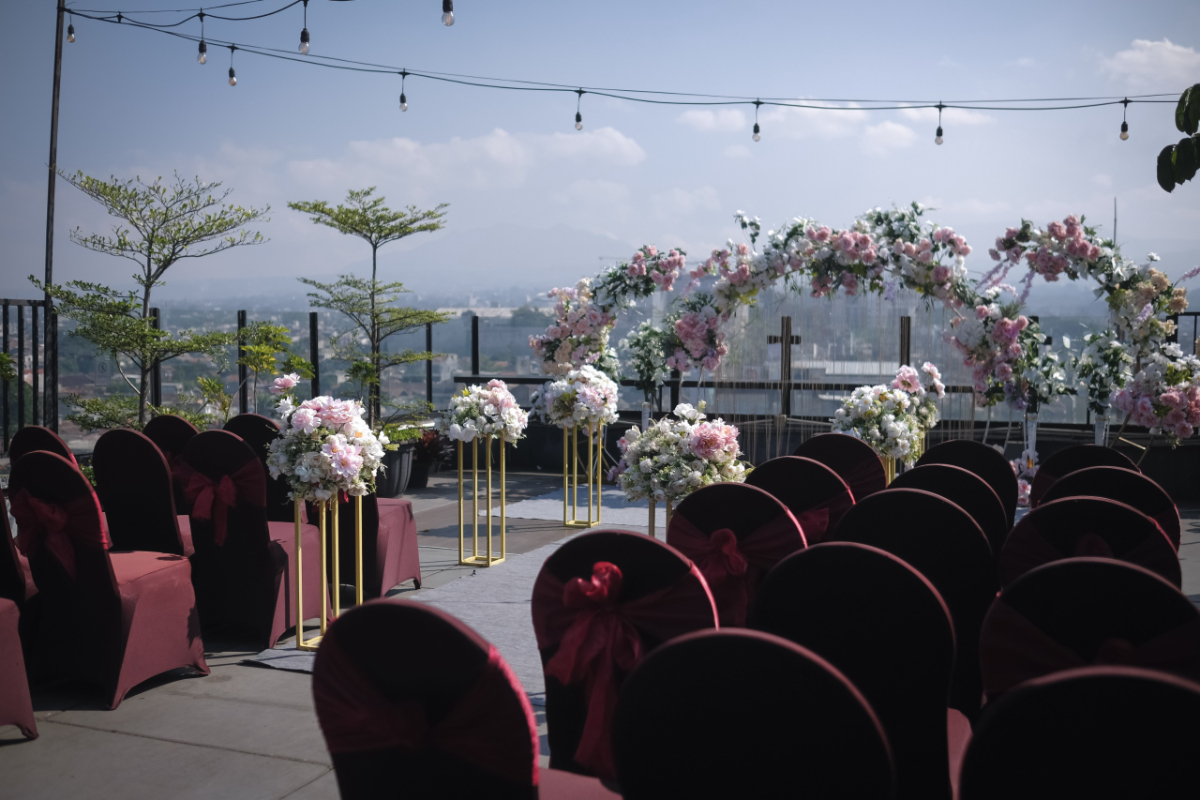 Zest Sukajadi Bandung Perkenalkan Venue Wedding Baru Rooftop Lantai 9 dengan Panorama Kota Bandung
