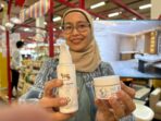 Talkshow menghadirkan Cosmetics Expert, Apt. Cahya Khairani, S.Si., M.Farm. Talkshow menghadirkan Cosmetics Expert, Apt. Cahya Khairani, S.Si., M.Farm.