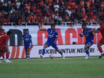 Hasil Akhir Persija vs Persib berakhir 2-1 untuk kemenangan Maung Bandung lewat dua gol Adam Alis di Stadion Segiri Samarinda.